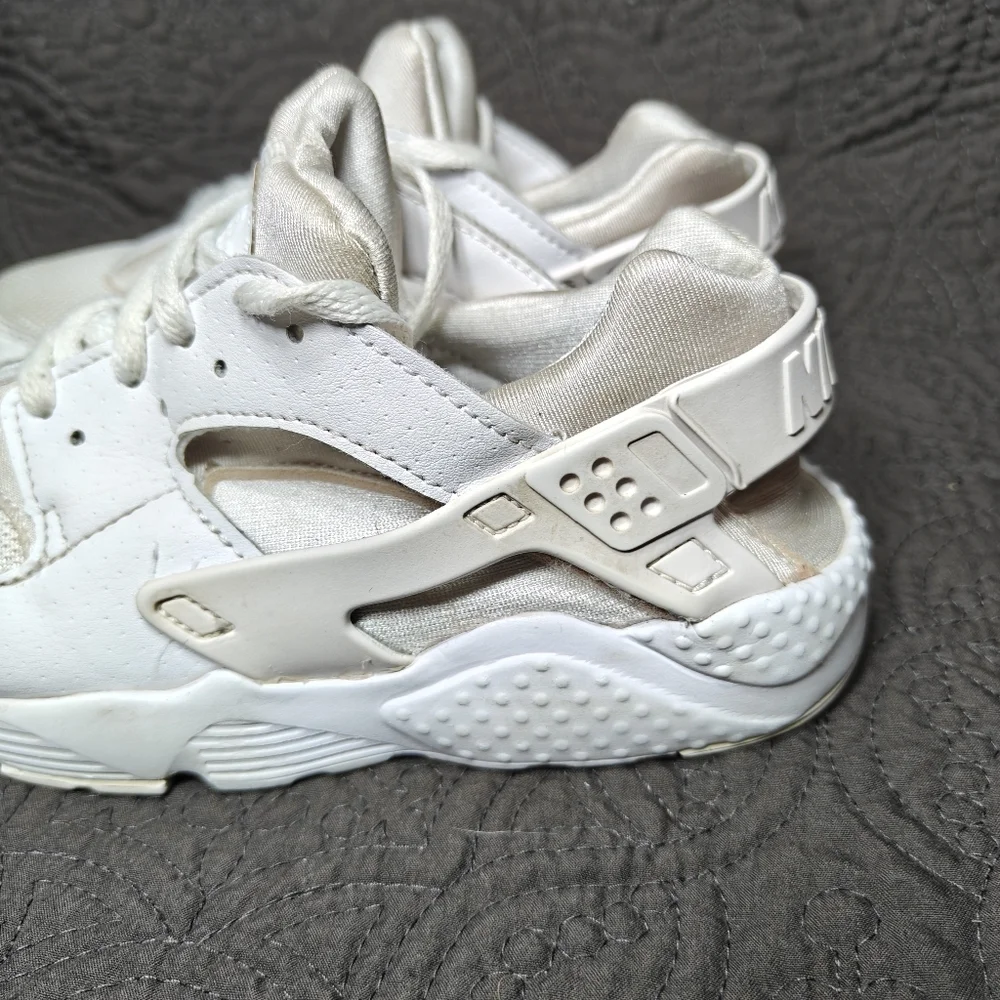 Nike Air Huarache Triple White Flyknit Mesh Men's Sneakers Youth Size 1Y